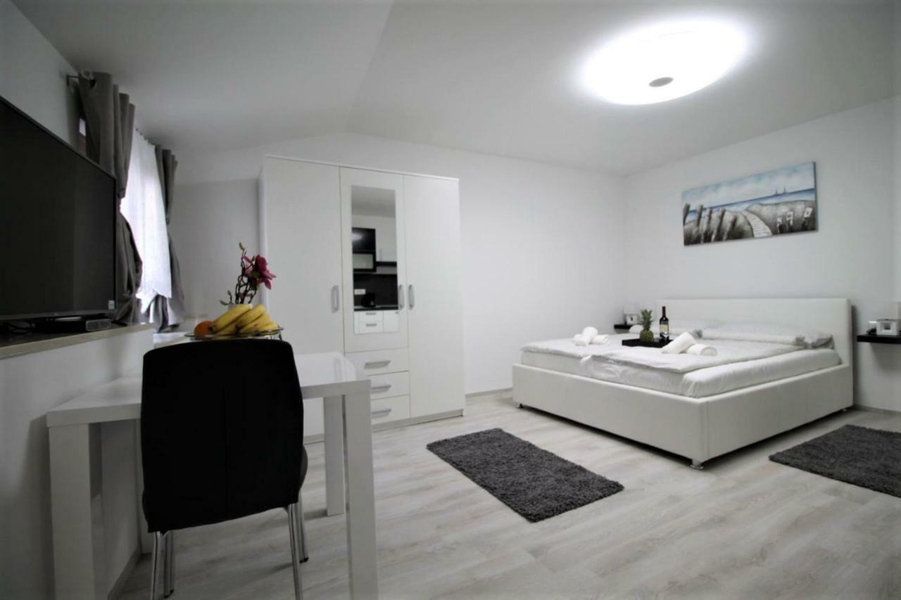 Arbel Apartments Пореч Екстериор снимка