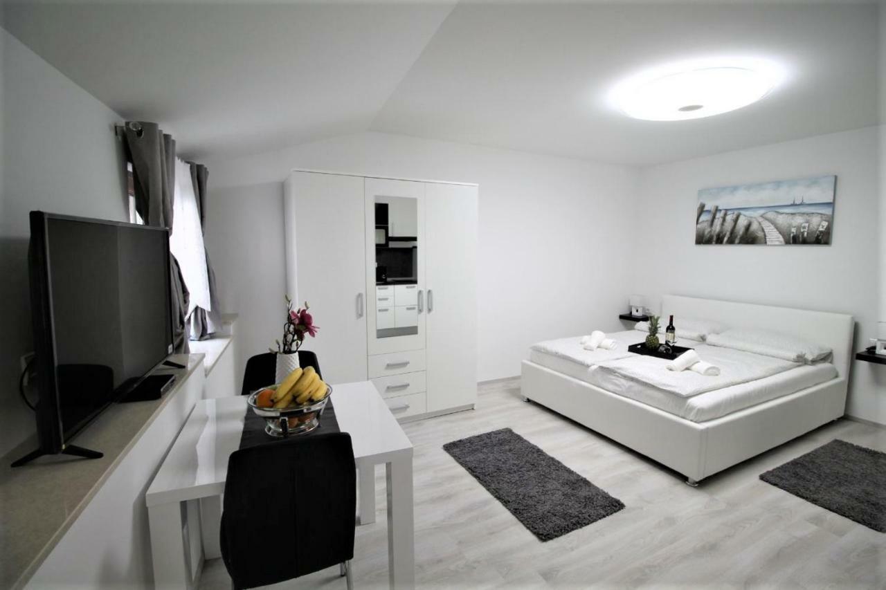 Arbel Apartments Пореч Екстериор снимка