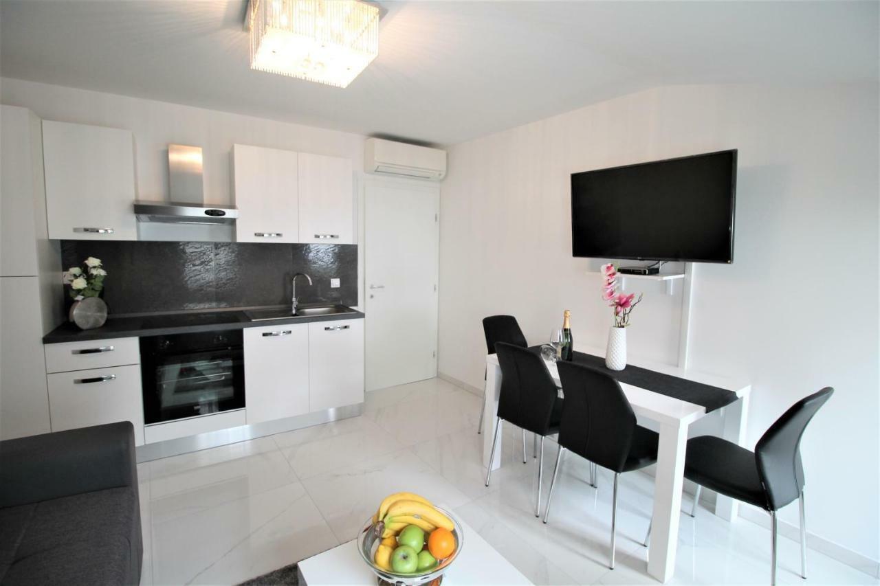 Arbel Apartments Пореч Екстериор снимка