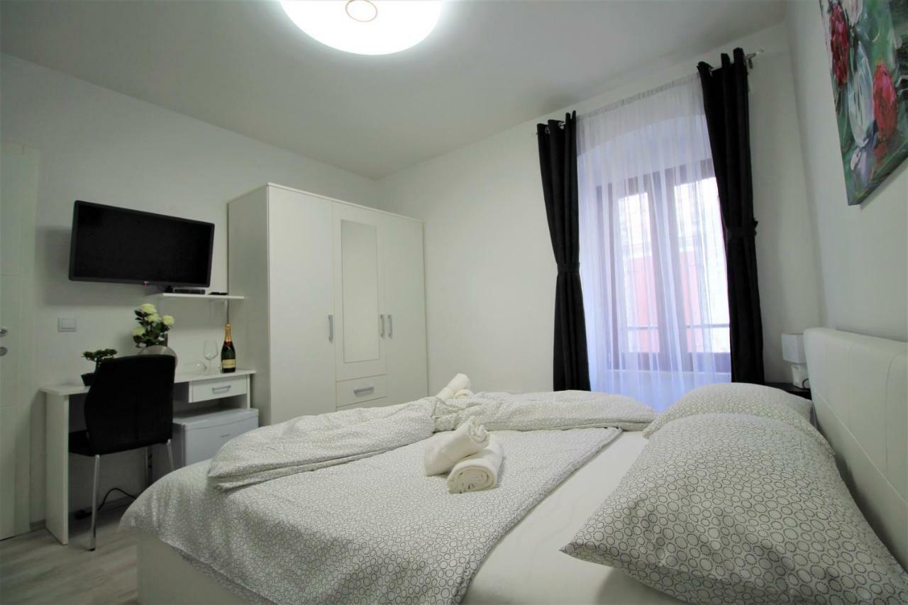 Arbel Apartments Пореч Екстериор снимка